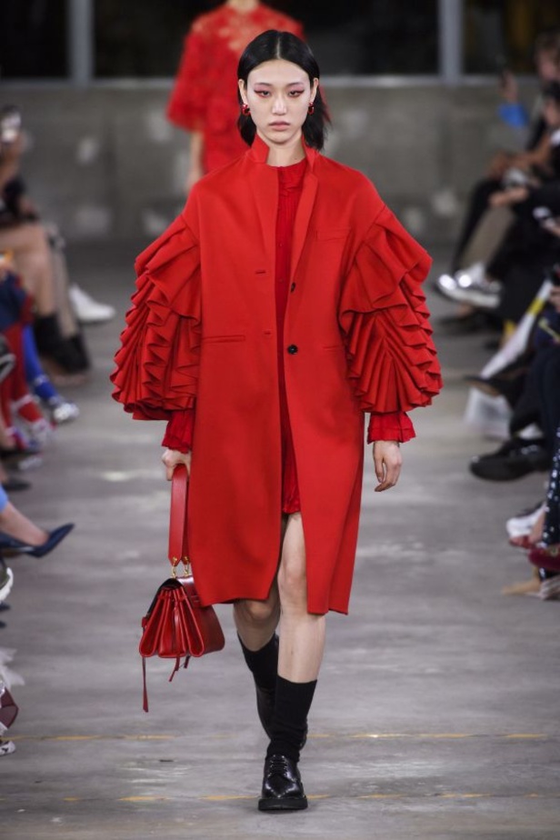 أزياء فالنتينو في طوكيو... مزيج بين التقاليد الإيطالية والحضارة اليابانية