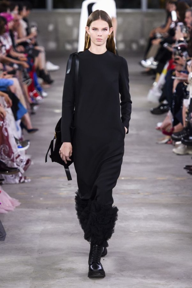 أزياء فالنتينو في طوكيو... مزيج بين التقاليد الإيطالية والحضارة اليابانية