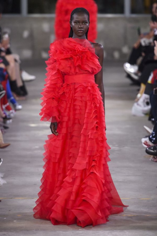 أزياء فالنتينو في طوكيو... مزيج بين التقاليد الإيطالية والحضارة اليابانية