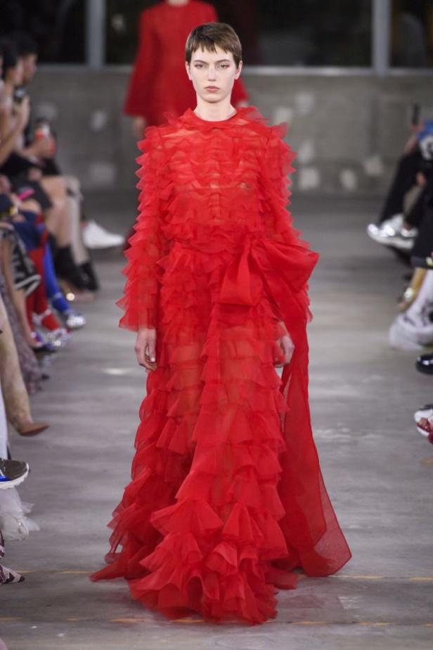 أزياء فالنتينو في طوكيو... مزيج بين التقاليد الإيطالية والحضارة اليابانية