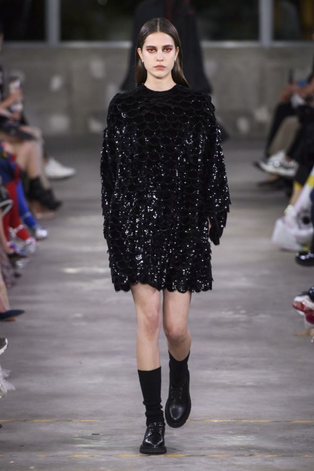 أزياء فالنتينو في طوكيو... مزيج بين التقاليد الإيطالية والحضارة اليابانية