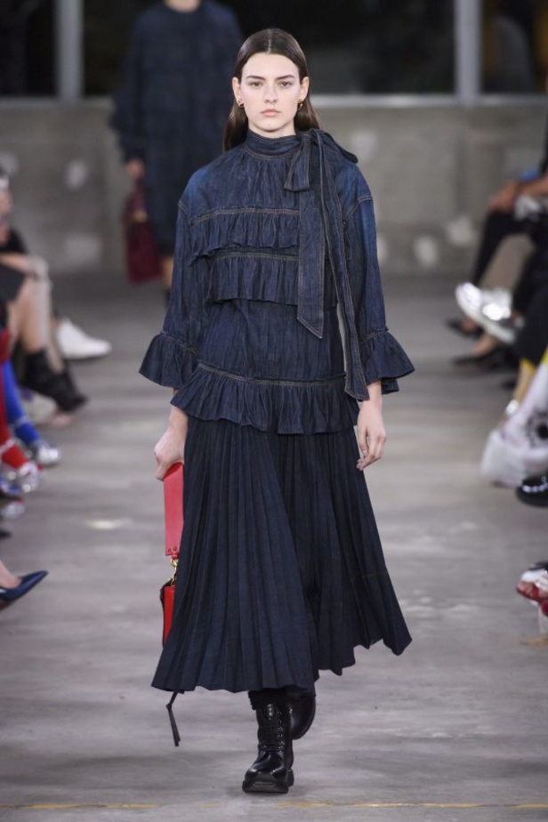 أزياء فالنتينو في طوكيو... مزيج بين التقاليد الإيطالية والحضارة اليابانية