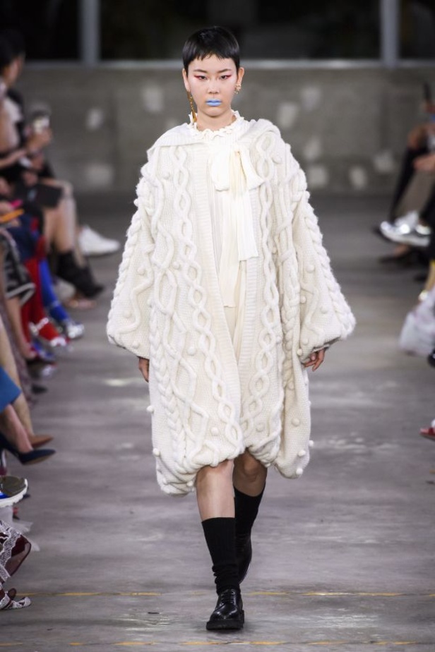 أزياء فالنتينو في طوكيو... مزيج بين التقاليد الإيطالية والحضارة اليابانية