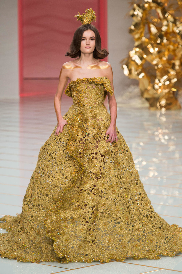 مجموعة Guo Pei للأزياء الفاخرة لربيع وصيف 2016