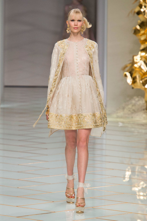 مجموعة Guo Pei للأزياء الفاخرة لربيع وصيف 2016
