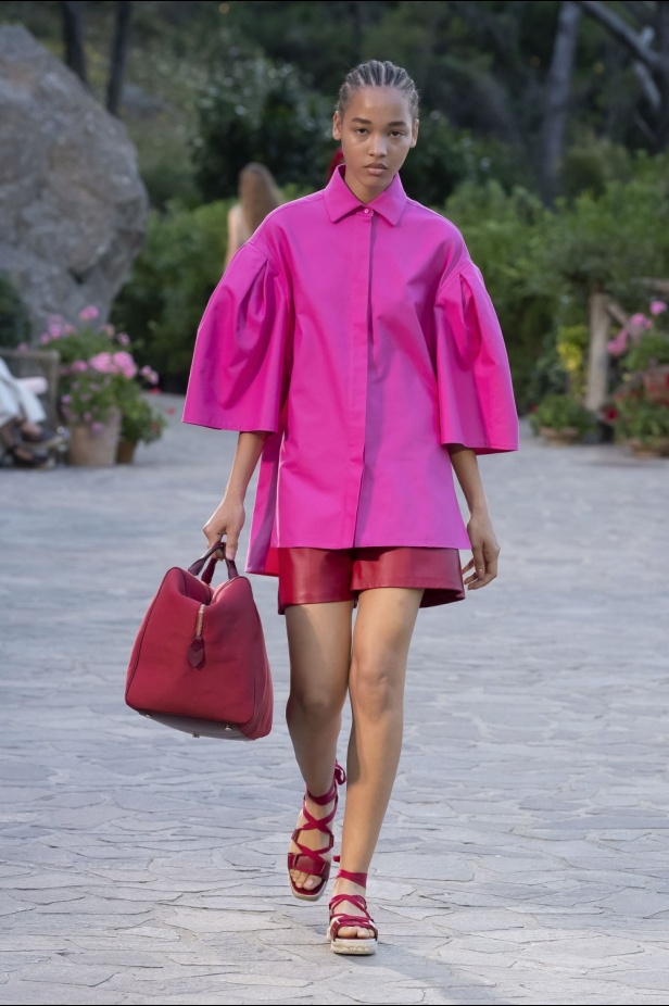 مجموعة Max Mara ريزورت 2022 تذكّرنا بفن السفر