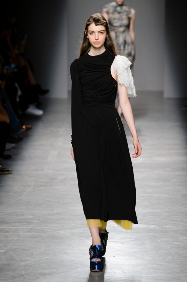 مجموعة Rochas لموسم ربيع وصيف 2017 