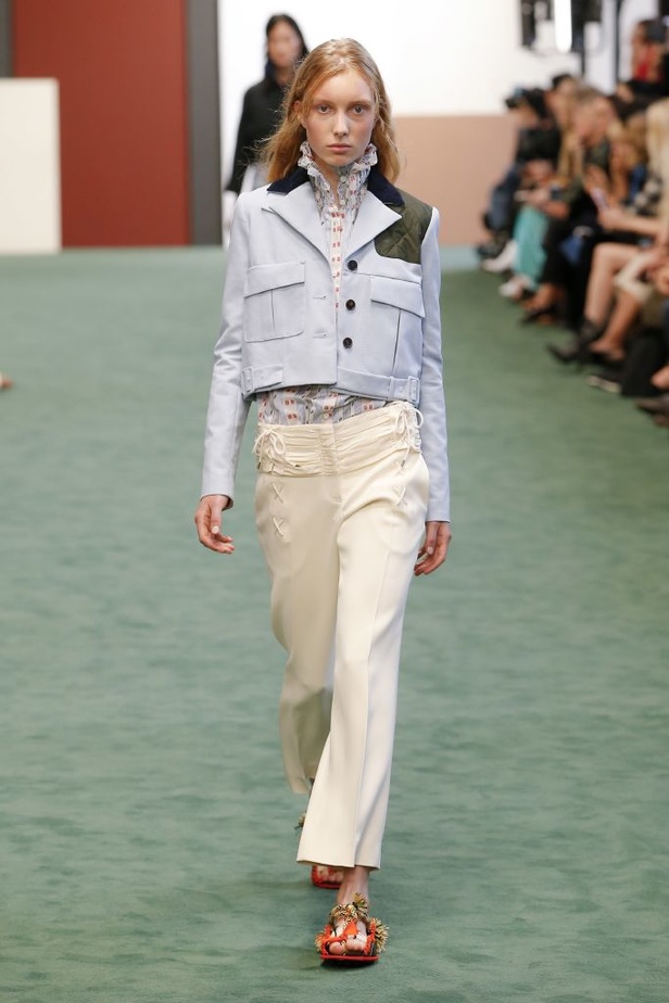 عرض أزياء Carven للأزياء الجاهزة لربيع وصيف 2018 !