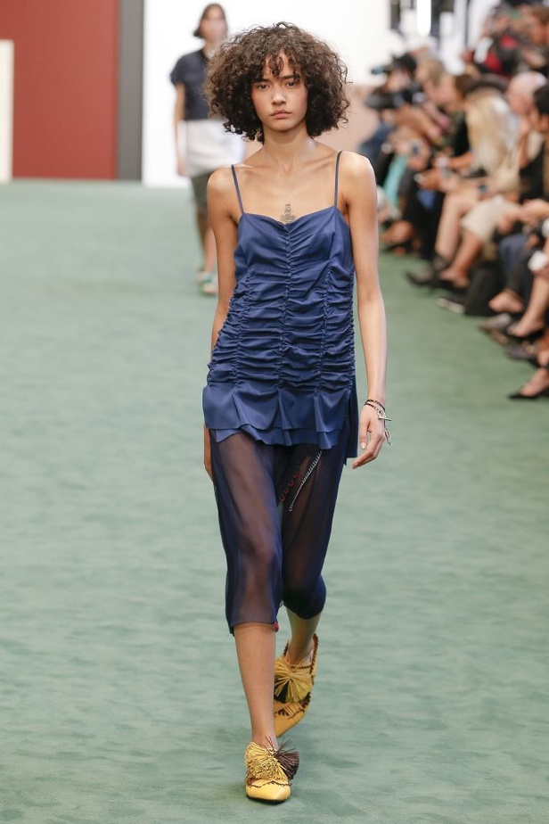 عرض أزياء Carven للأزياء الجاهزة لربيع وصيف 2018 !