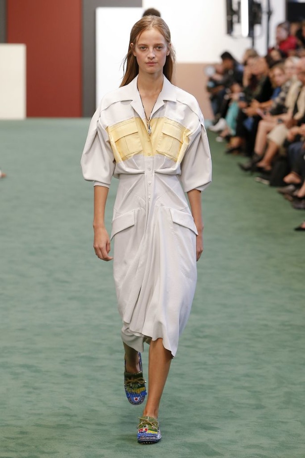 عرض أزياء Carven للأزياء الجاهزة لربيع وصيف 2018 !