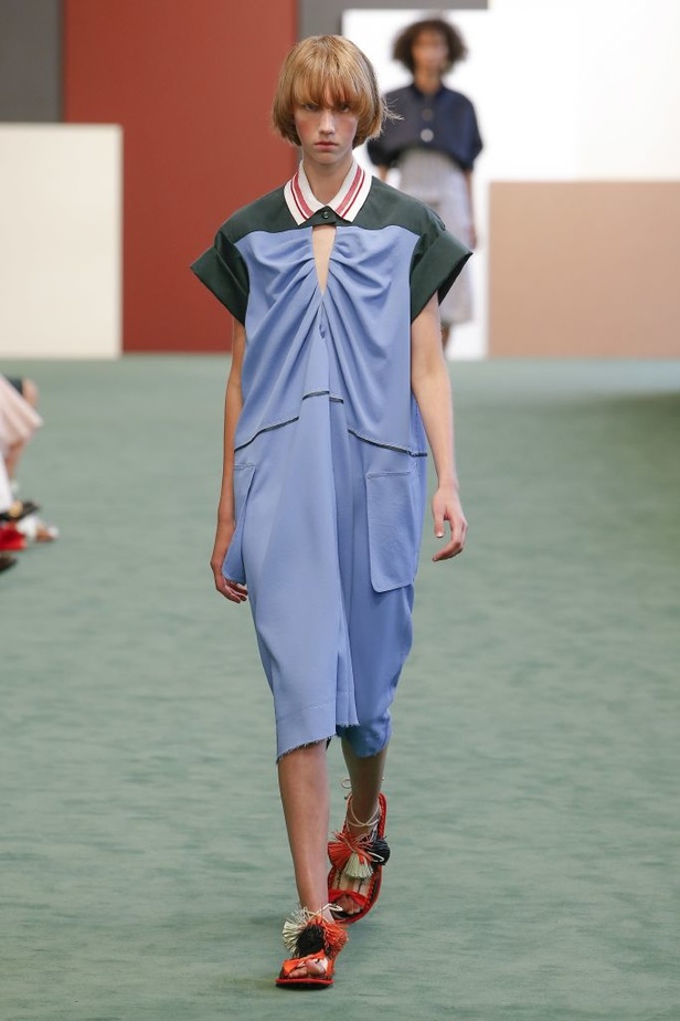 عرض أزياء Carven للأزياء الجاهزة لربيع وصيف 2018 !