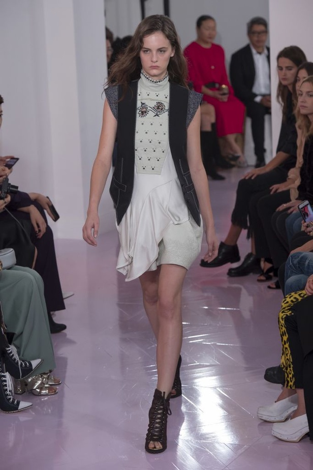 عرض كلوي لربيع وصيف 2018 في اسبوع الموضة بباريس