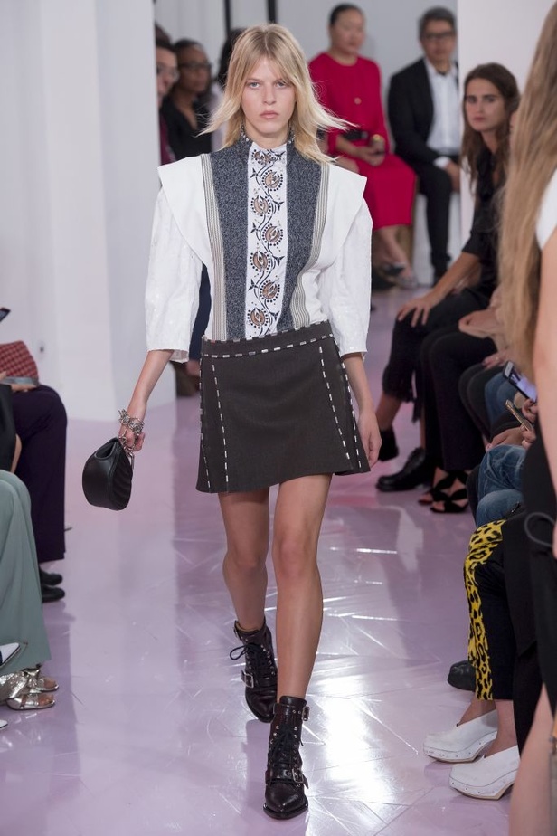 عرض كلوي لربيع وصيف 2018 في اسبوع الموضة بباريس