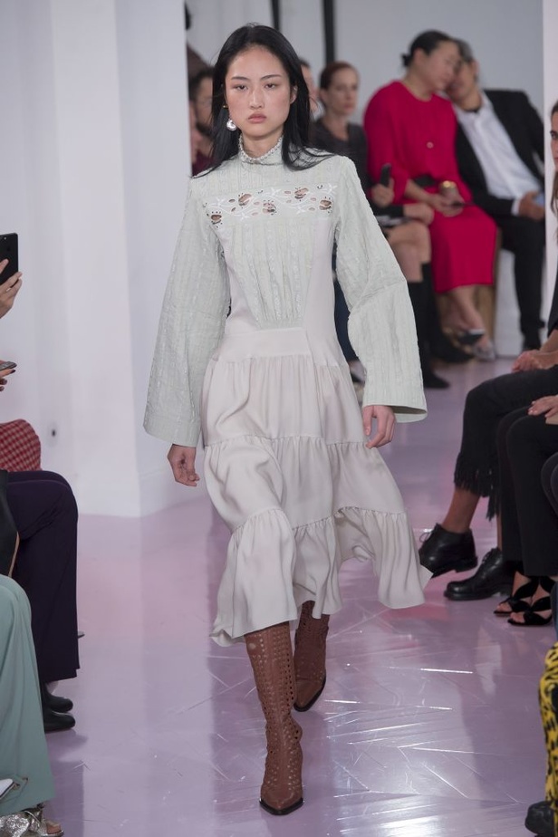 عرض كلوي لربيع وصيف 2018 في اسبوع الموضة بباريس