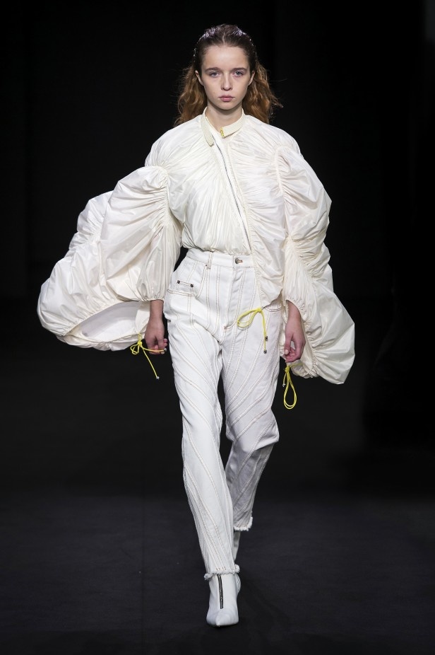 عرض أزياء Mugler لربيع وصيف 2019