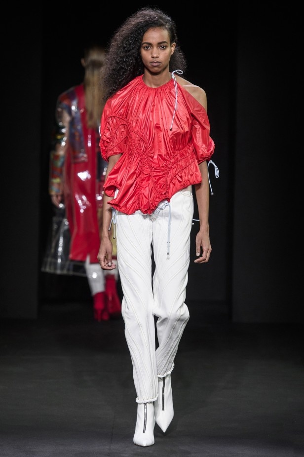 عرض أزياء Mugler لربيع وصيف 2019