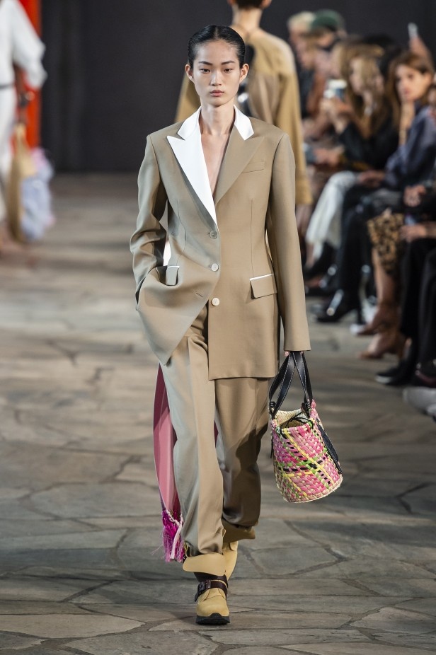 عرض أزياء Loewe لربيع وصيف 2019