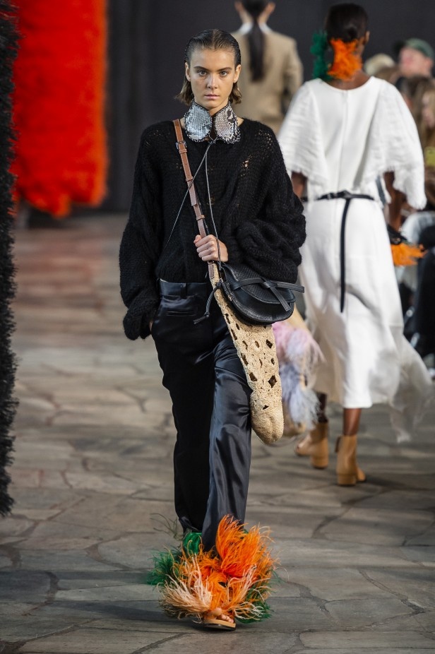 عرض أزياء Loewe لربيع وصيف 2019