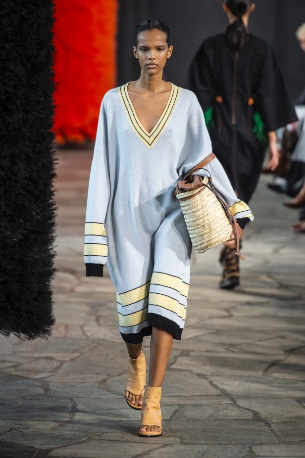 عرض أزياء Loewe لربيع وصيف 2019