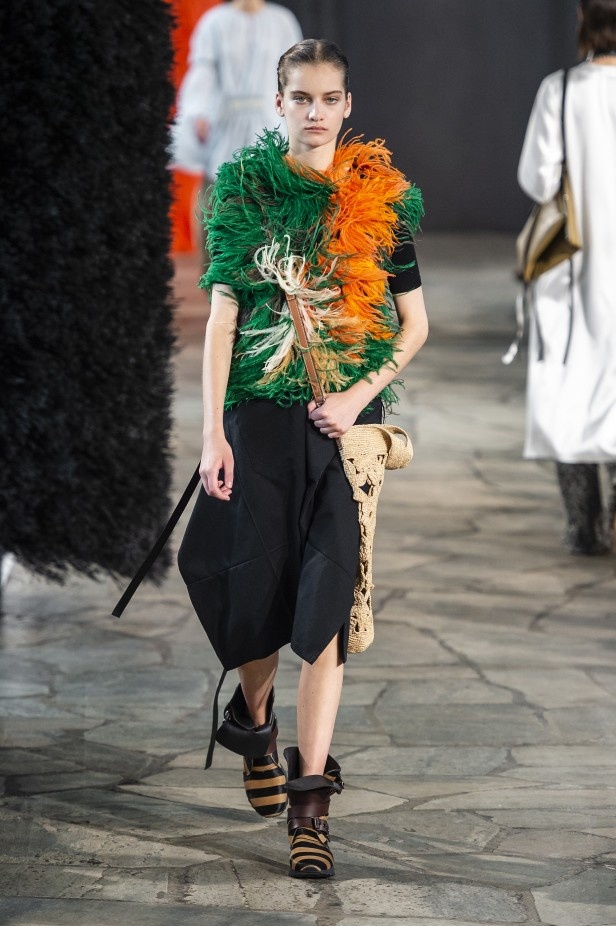 عرض أزياء Loewe لربيع وصيف 2019