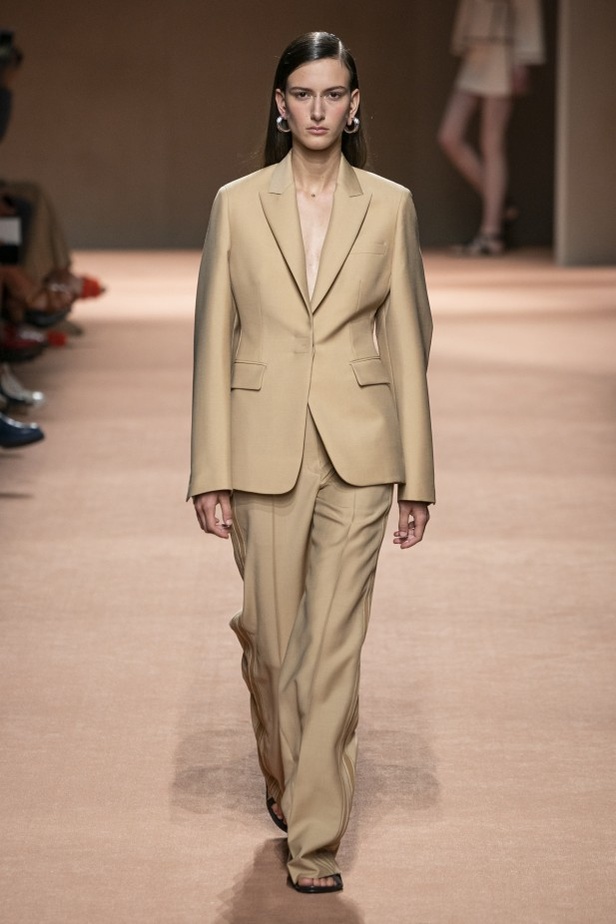 اسبوع الموضة في باريس 2019 مجموعة HERMES لربيع وصيف 2020