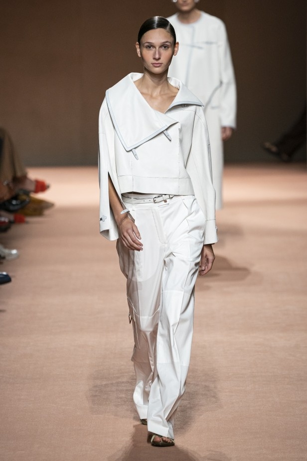 اسبوع الموضة في باريس 2019 مجموعة HERMES لربيع وصيف 2020