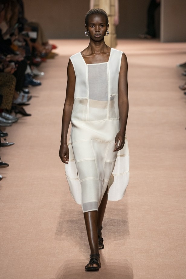 اسبوع الموضة في باريس 2019 مجموعة HERMES لربيع وصيف 2020