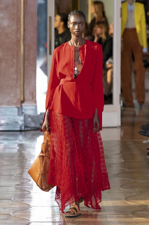 اسبوع الموضة في باريس 2019 مجموعة altuzarra للملابس الجاهزة لربيع وصيف 2020