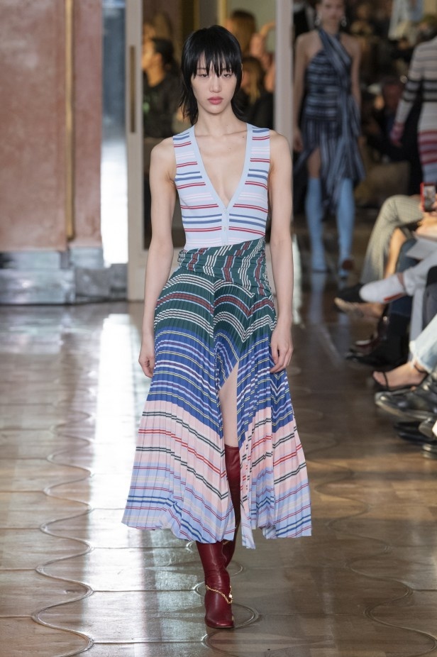 اسبوع الموضة في باريس 2019 مجموعة altuzarra للملابس الجاهزة لربيع وصيف 2020