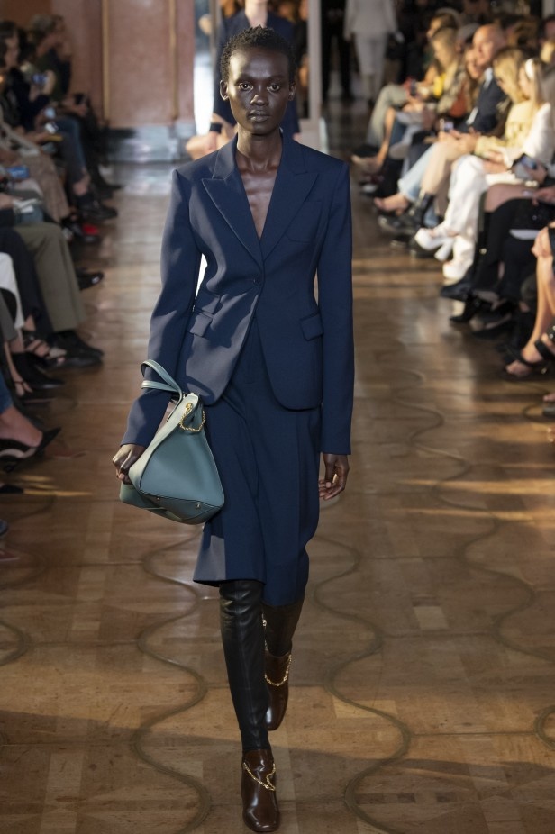 اسبوع الموضة في باريس 2019 مجموعة altuzarra للملابس الجاهزة لربيع وصيف 2020