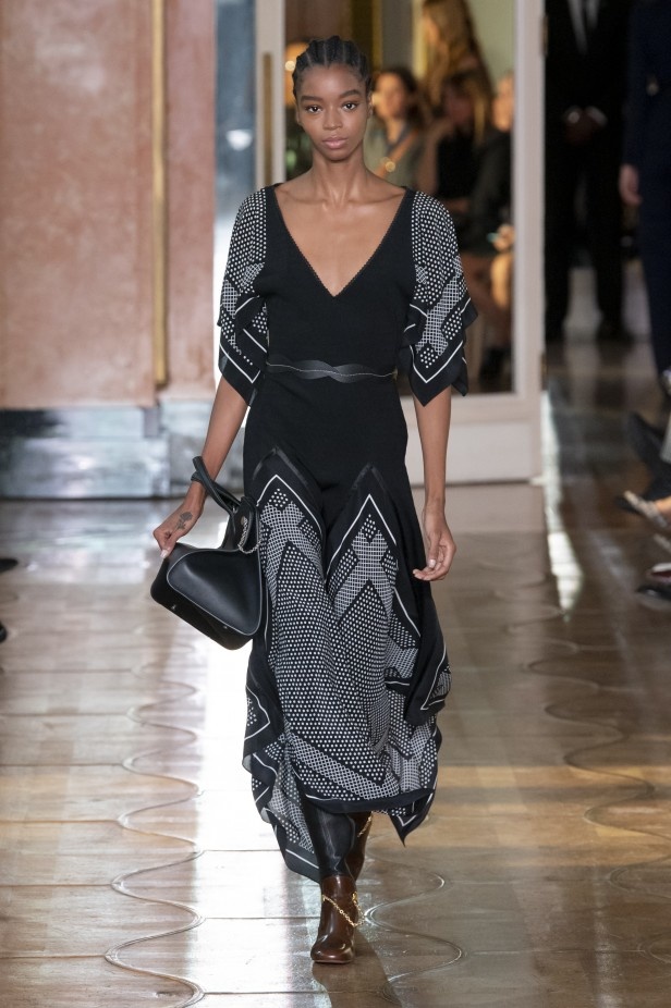 اسبوع الموضة في باريس 2019 مجموعة altuzarra للملابس الجاهزة لربيع وصيف 2020