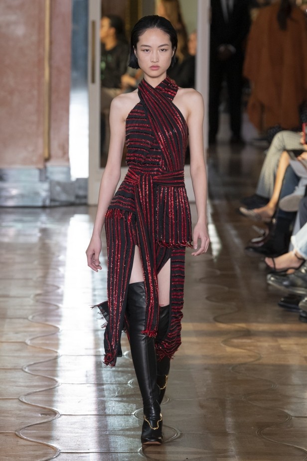 اسبوع الموضة في باريس 2019 مجموعة altuzarra للملابس الجاهزة لربيع وصيف 2020