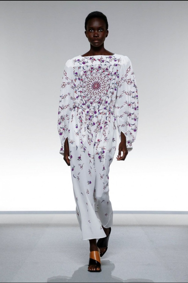 اسبوع الموضة في باريس 2019 مجموعة GIVENCHY لربيع وصيف 2020