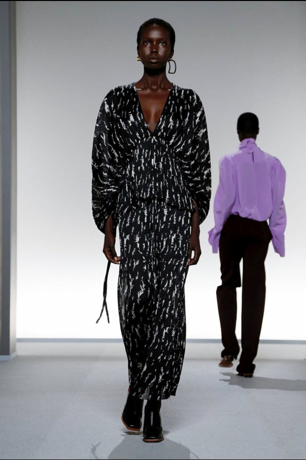 اسبوع الموضة في باريس 2019 مجموعة GIVENCHY لربيع وصيف 2020