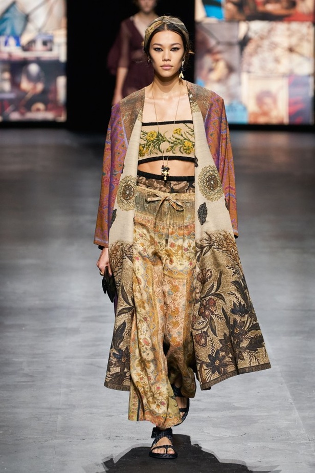 عرض أزياء ديور Dior لربيع وصيف 2021 من أسبوع الموضة في باريس