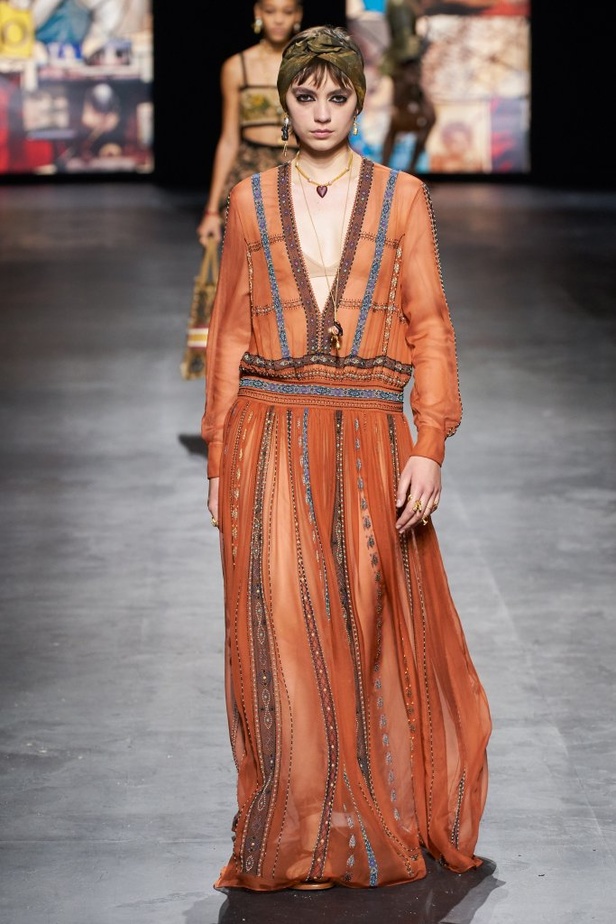 عرض أزياء ديور Dior لربيع وصيف 2021 من أسبوع الموضة في باريس