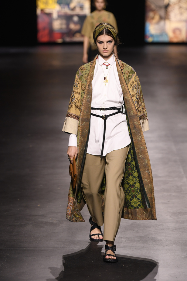 عرض أزياء ديور Dior لربيع وصيف 2021 من أسبوع الموضة في باريس