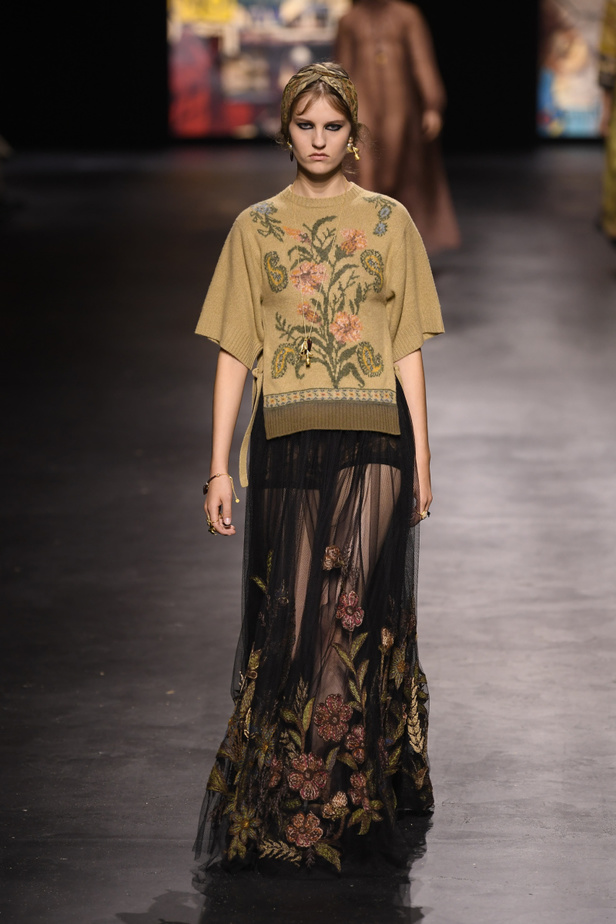 عرض أزياء ديور Dior لربيع وصيف 2021 من أسبوع الموضة في باريس