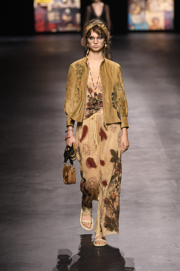 عرض أزياء ديور Dior لربيع وصيف 2021 من أسبوع الموضة في باريس