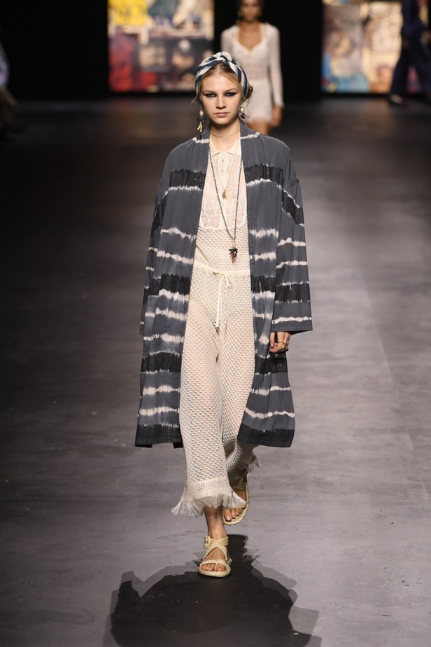 عرض أزياء ديور Dior لربيع وصيف 2021 من أسبوع الموضة في باريس