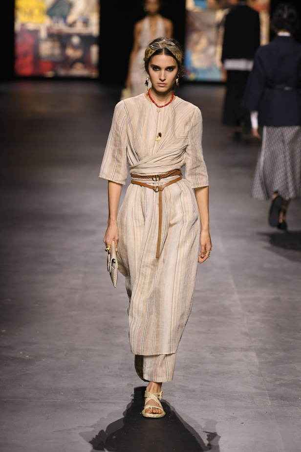 عرض أزياء ديور Dior لربيع وصيف 2021 من أسبوع الموضة في باريس