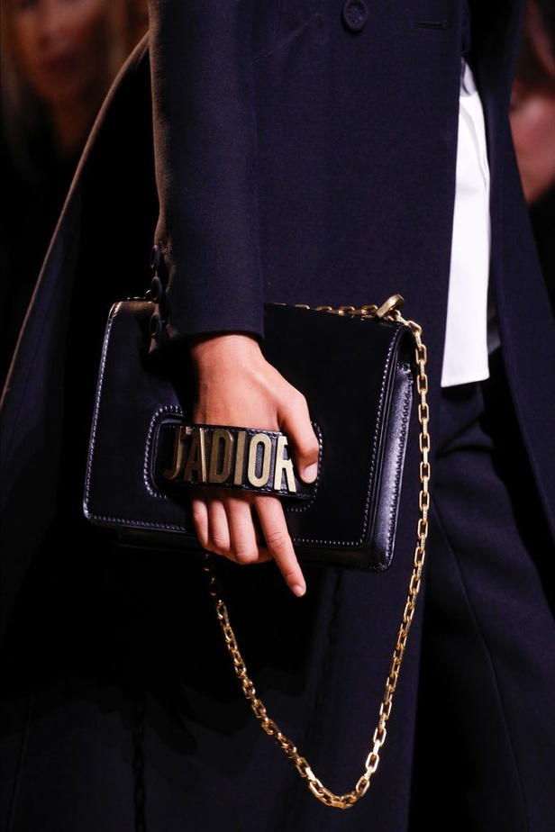 عرض أزياء "ديور" لموسم ربيع وصيف 2017