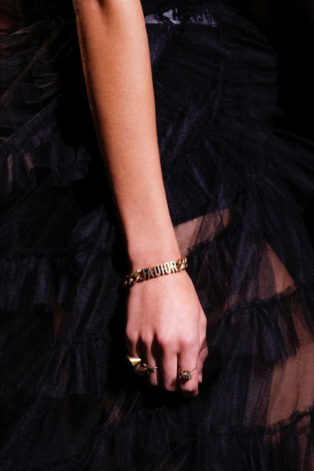 عرض أزياء "ديور" لموسم ربيع وصيف 2017