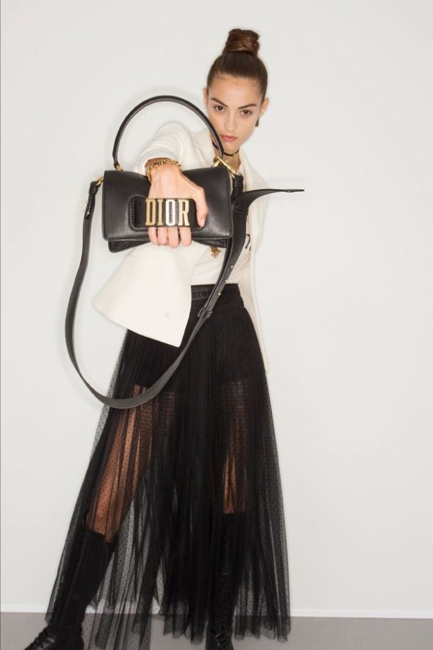 عرض أزياء "ديور" لموسم ربيع وصيف 2017