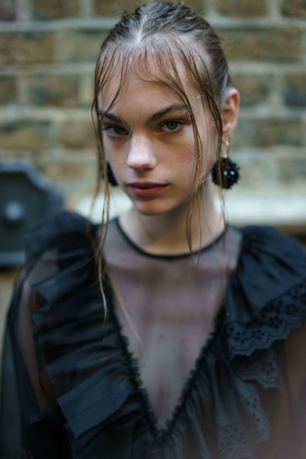 مجموعة Simone Rocha للأزياء الجاهزة لربيع وصيف 2017 !