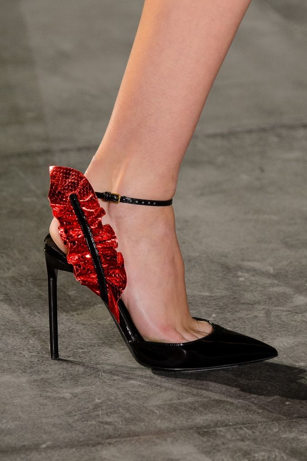 مجموعة “سان لوران” لموسم ربيع وصيف 2017 