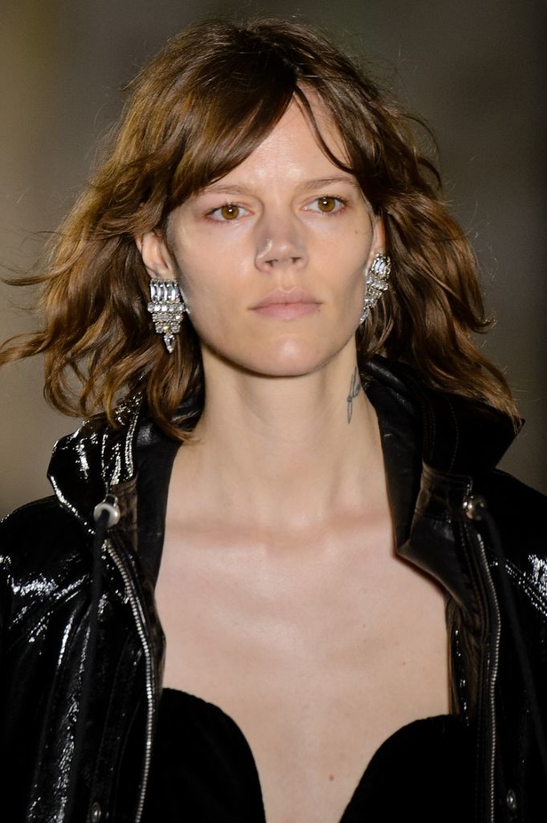 مجموعة “سان لوران” لموسم ربيع وصيف 2017 