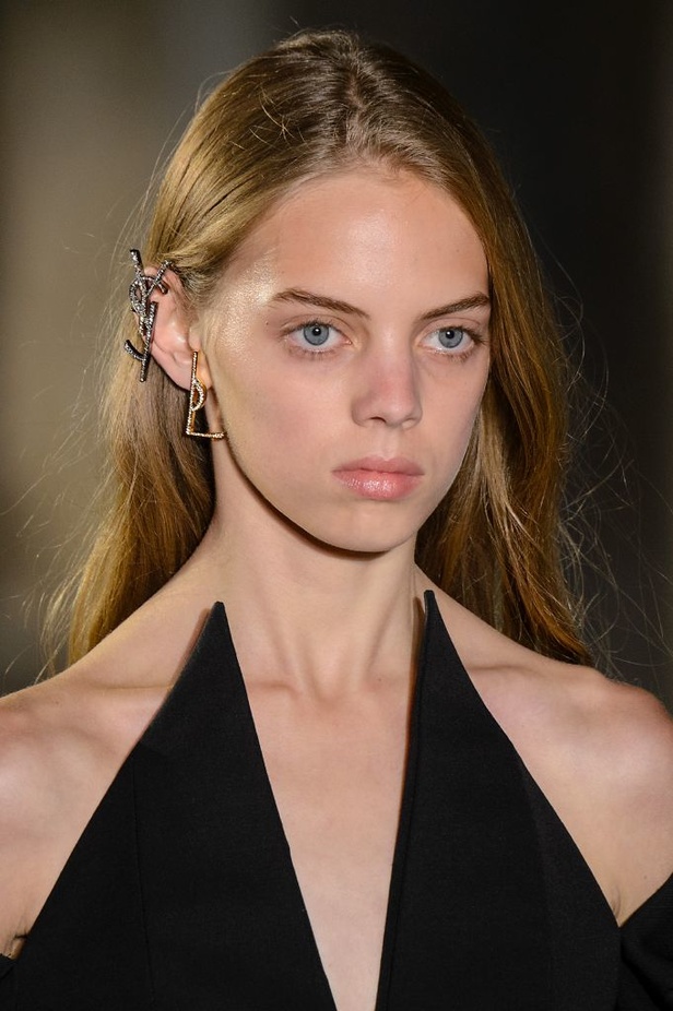 مجموعة “سان لوران” لموسم ربيع وصيف 2017 