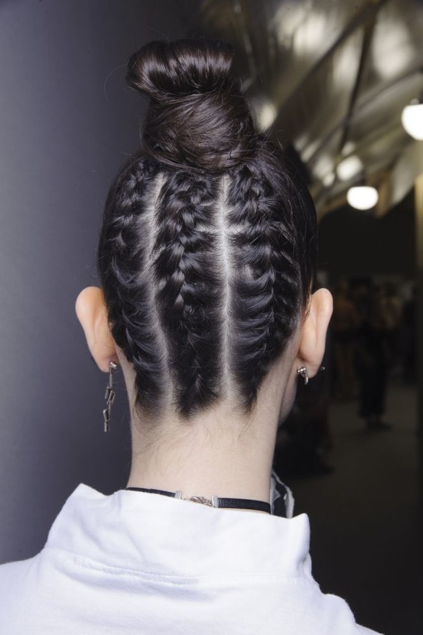 عرض أزياء "ديور" لموسم ربيع وصيف 2017