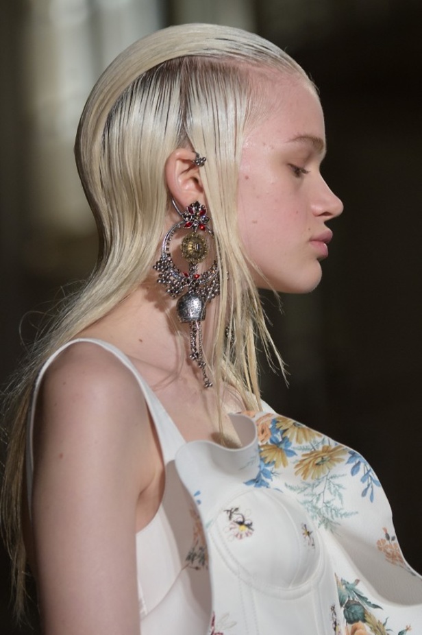 مجموعة “الكسندر مكوين” لموسم ربيع وصيف 2017